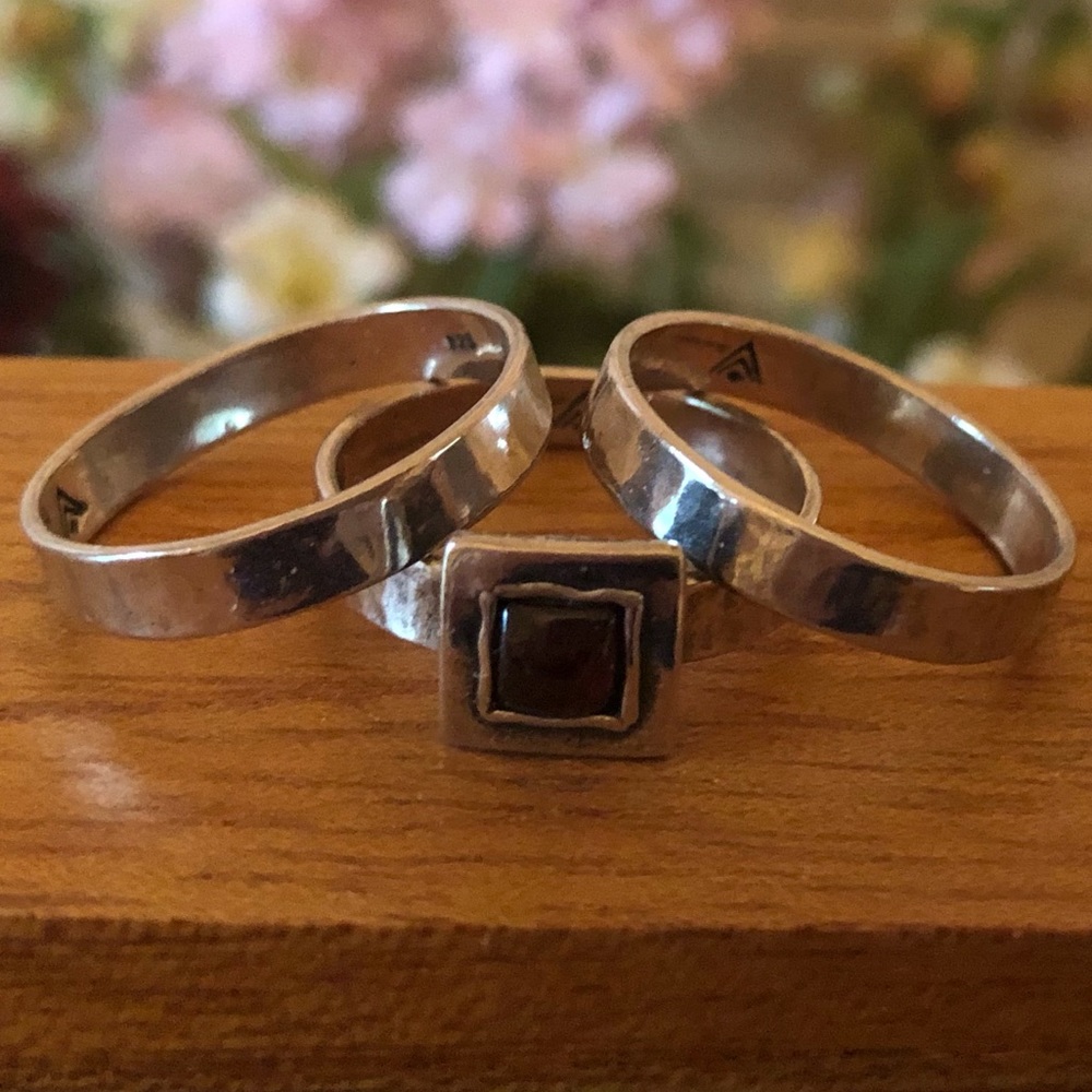 Vintage Silpada Sterling Silver Garnet Three Ring Set Size 8 - Picture 9 of 16